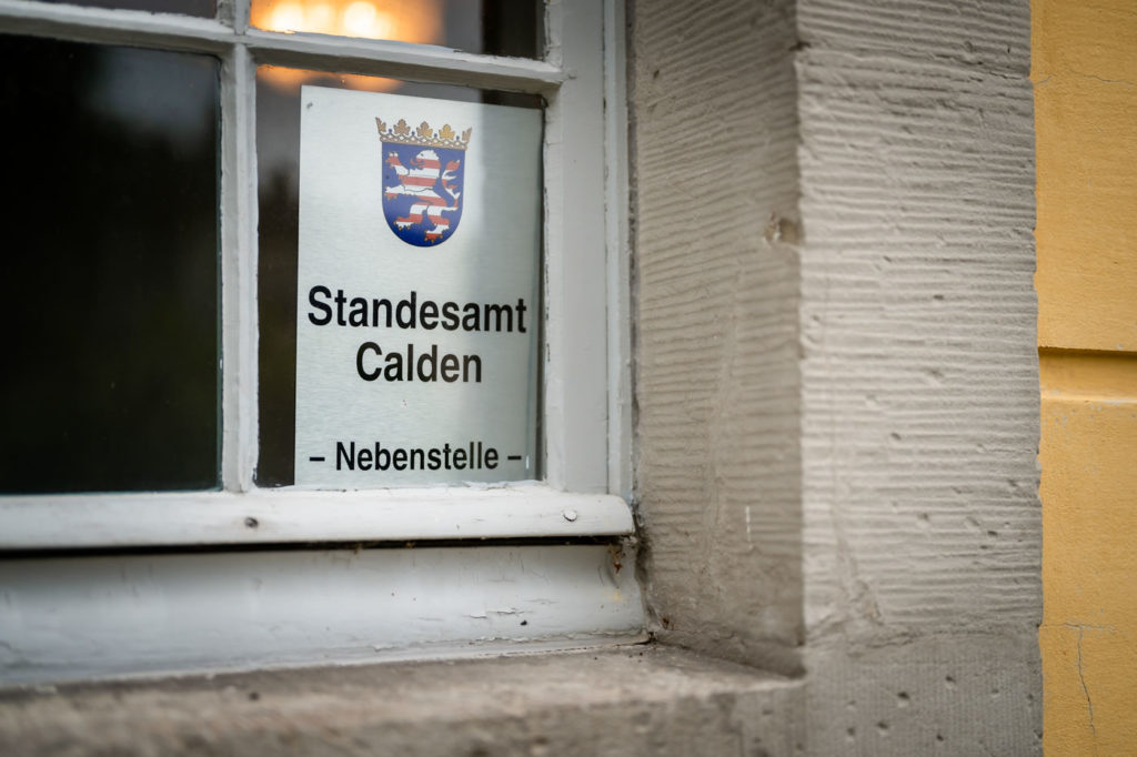 florian holl - hochzeitsfotograf Hochzeitsfotograf fotograf heiraten brautpaar kassel baunatal schloss Wilhemsthal calden 0030