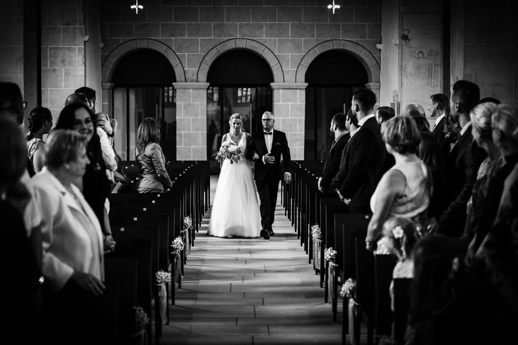 florian holl - hochzeitsfotograf florian holl hochzeitsfotograf fotograf hochzeit hochzeitspaar brautpaar heiraten goettingen kassel baunatal loewenhof Lohfelden 34