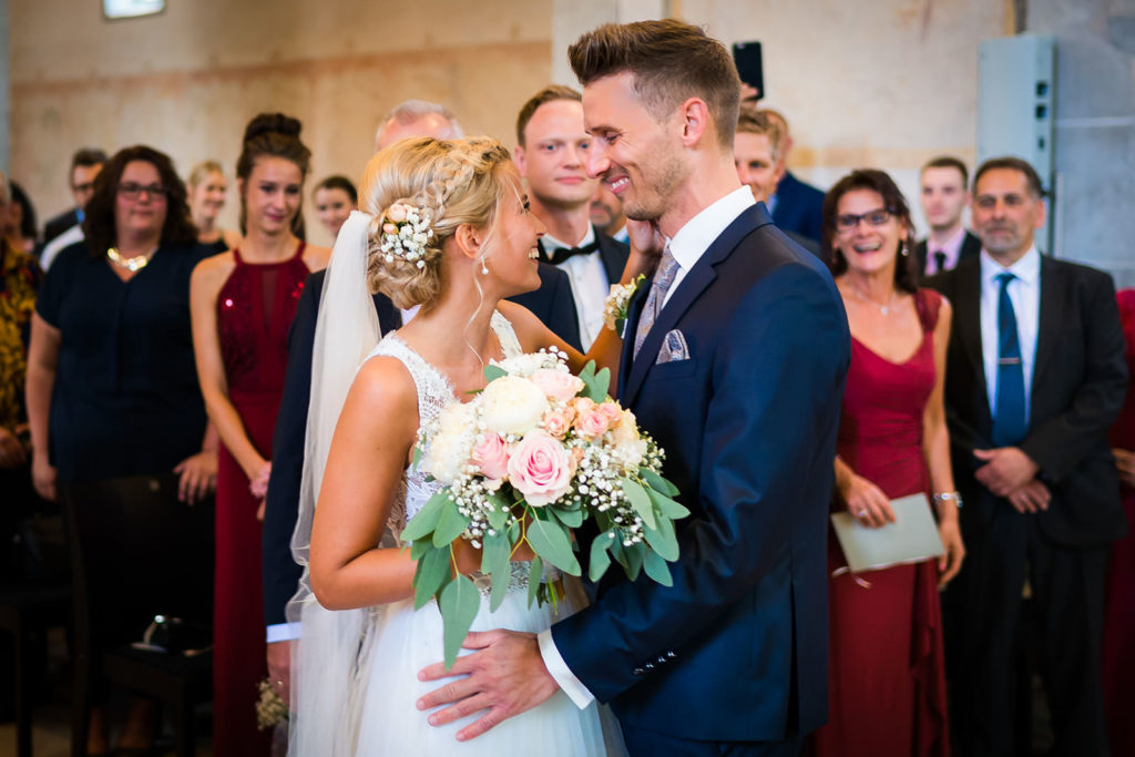 florian holl - hochzeitsfotograf florian holl hochzeitsfotograf fotograf hochzeit hochzeitspaar brautpaar heiraten goettingen kassel baunatal loewenhof Lohfelden 36