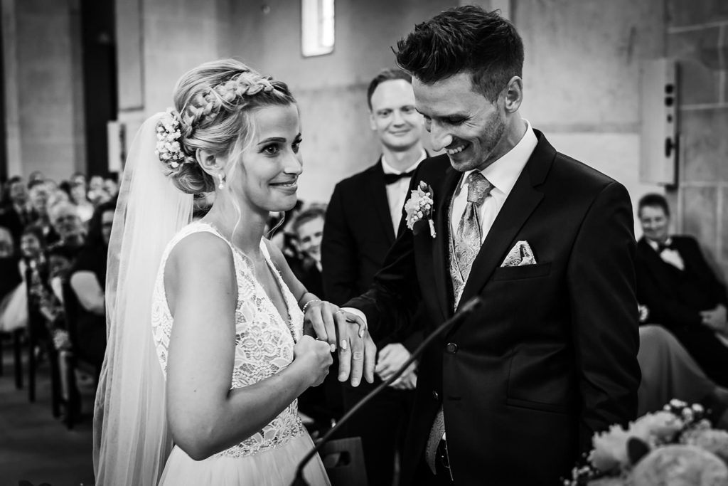 florian holl - hochzeitsfotograf florian holl hochzeitsfotograf fotograf hochzeit hochzeitspaar brautpaar heiraten goettingen kassel baunatal loewenhof Lohfelden 41