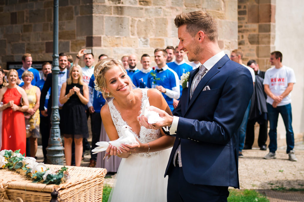 florian holl - hochzeitsfotograf florian holl hochzeitsfotograf fotograf hochzeit hochzeitspaar brautpaar heiraten goettingen kassel baunatal loewenhof Lohfelden 44