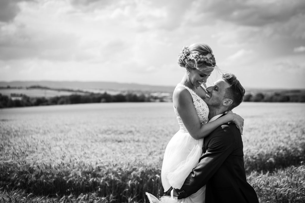 florian holl - hochzeitsfotograf florian holl hochzeitsfotograf fotograf hochzeit hochzeitspaar brautpaar heiraten goettingen kassel baunatal loewenhof Lohfelden 51