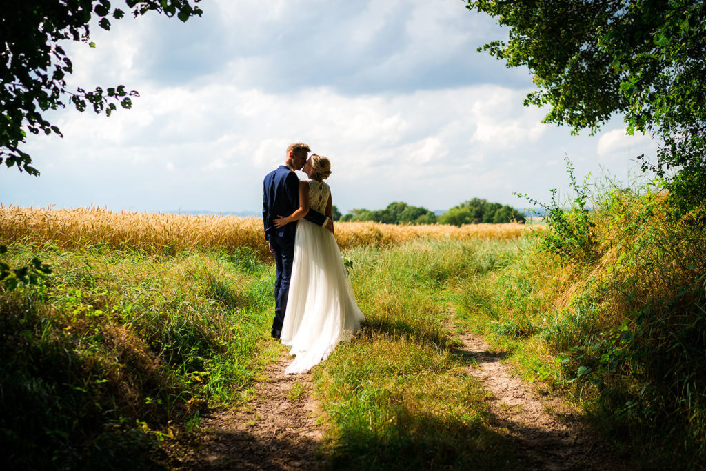 florian holl - hochzeitsfotograf florian holl hochzeitsfotograf fotograf hochzeit hochzeitspaar brautpaar heiraten goettingen kassel baunatal loewenhof Lohfelden 55
