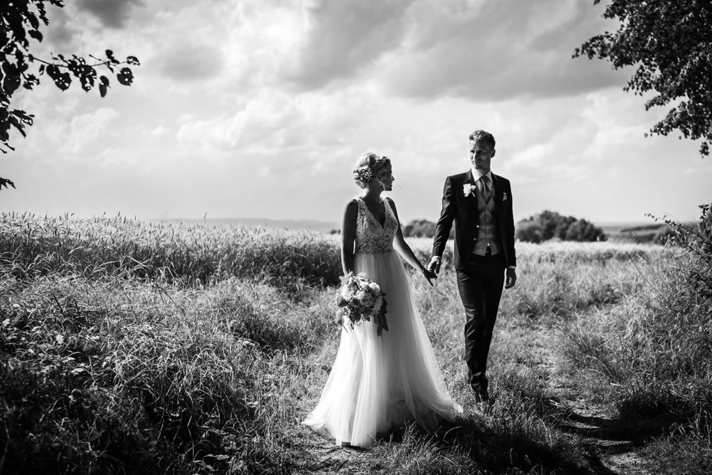 florian holl - hochzeitsfotograf florian holl hochzeitsfotograf fotograf hochzeit hochzeitspaar brautpaar heiraten goettingen kassel baunatal loewenhof Lohfelden 56