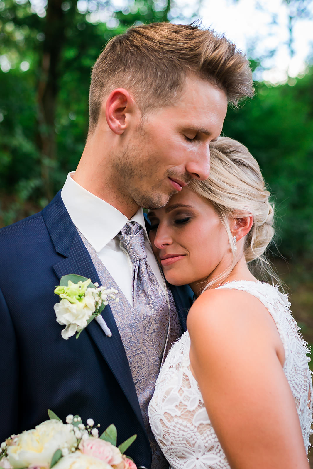 Impressum 1 florian holl - hochzeitsfotograf florian holl hochzeitsfotograf fotograf hochzeit hochzeitspaar brautpaar heiraten goettingen kassel baunatal loewenhof Lohfelden 59