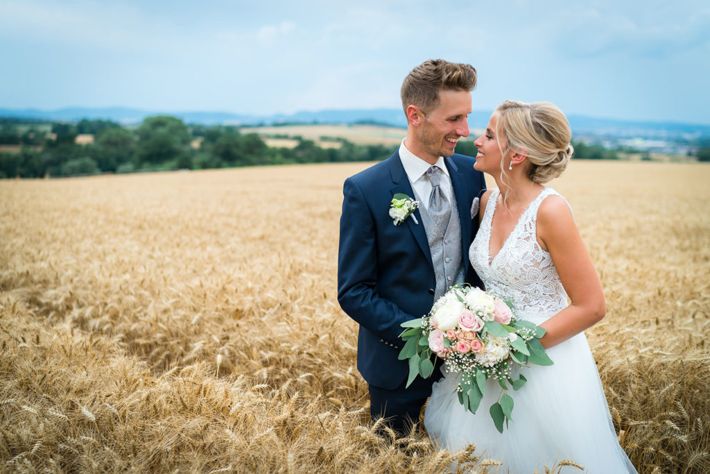 florian holl - hochzeitsfotograf florian holl hochzeitsfotograf fotograf hochzeit hochzeitspaar brautpaar heiraten goettingen kassel baunatal loewenhof Lohfelden 60