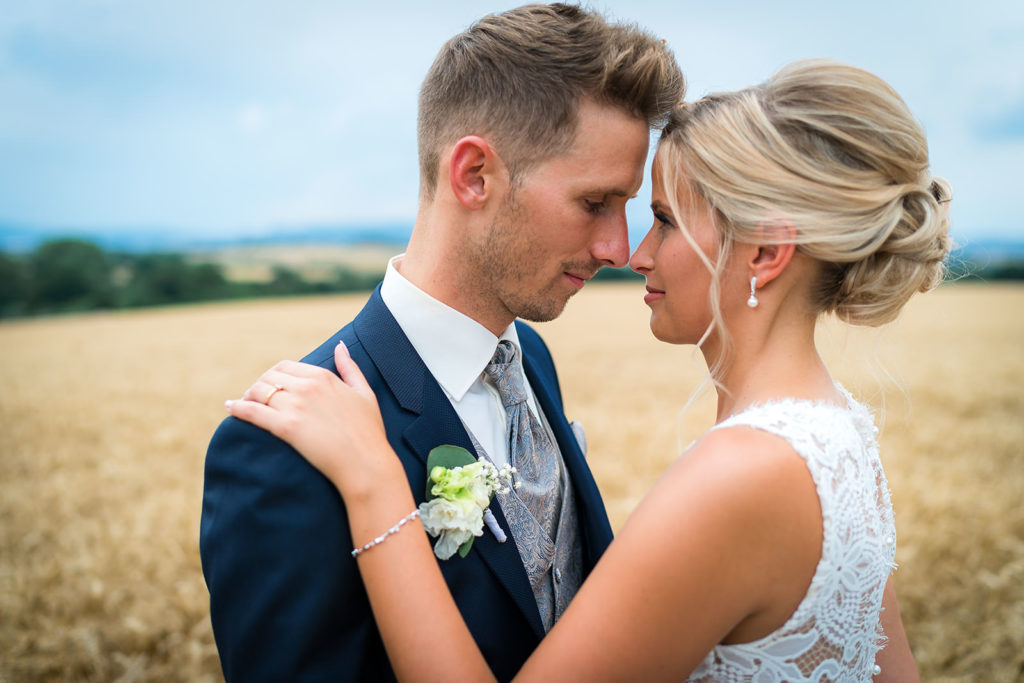 florian holl - hochzeitsfotograf florian holl hochzeitsfotograf fotograf hochzeit hochzeitspaar brautpaar heiraten goettingen kassel baunatal loewenhof Lohfelden 62