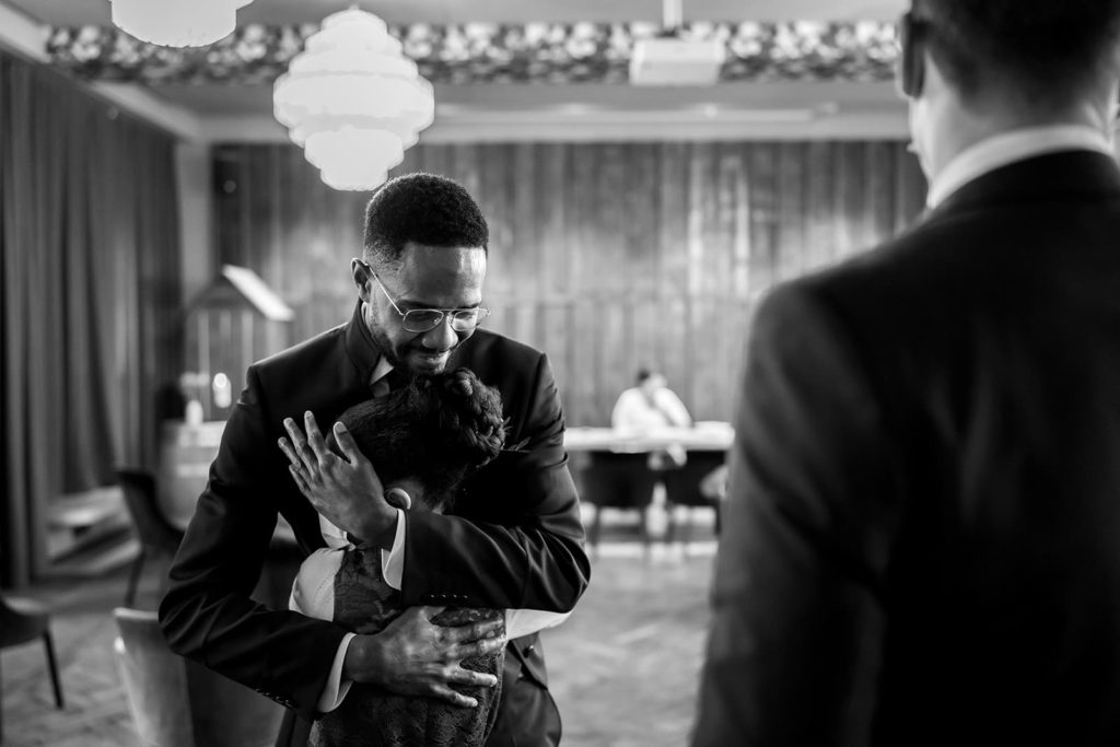 florian holl - hochzeitsfotograf florian holl kirche renthof location fotograf Hochzeit standesamt verlobung hochzeitspaar brautpaar heiraten goettingen kassel baunatal 18