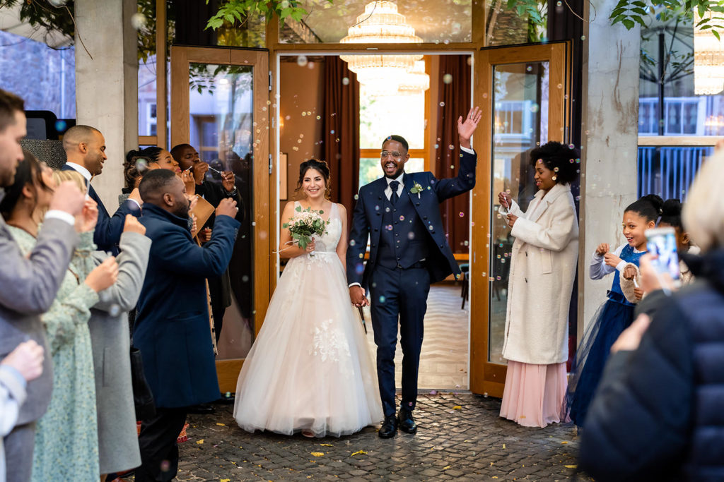 florian holl - hochzeitsfotograf florian holl kirche renthof location fotograf Hochzeit standesamt verlobung hochzeitspaar brautpaar heiraten goettingen kassel baunatal 30